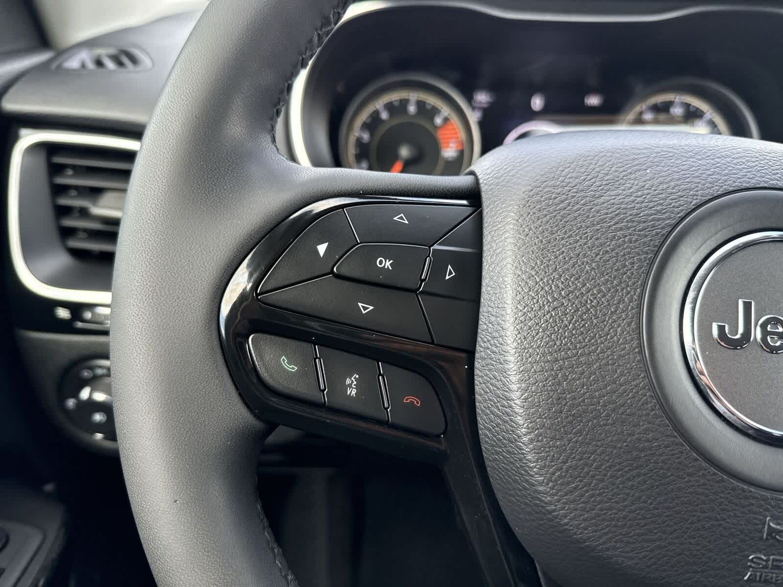 2023 Jeep Cherokee Altitude Lux