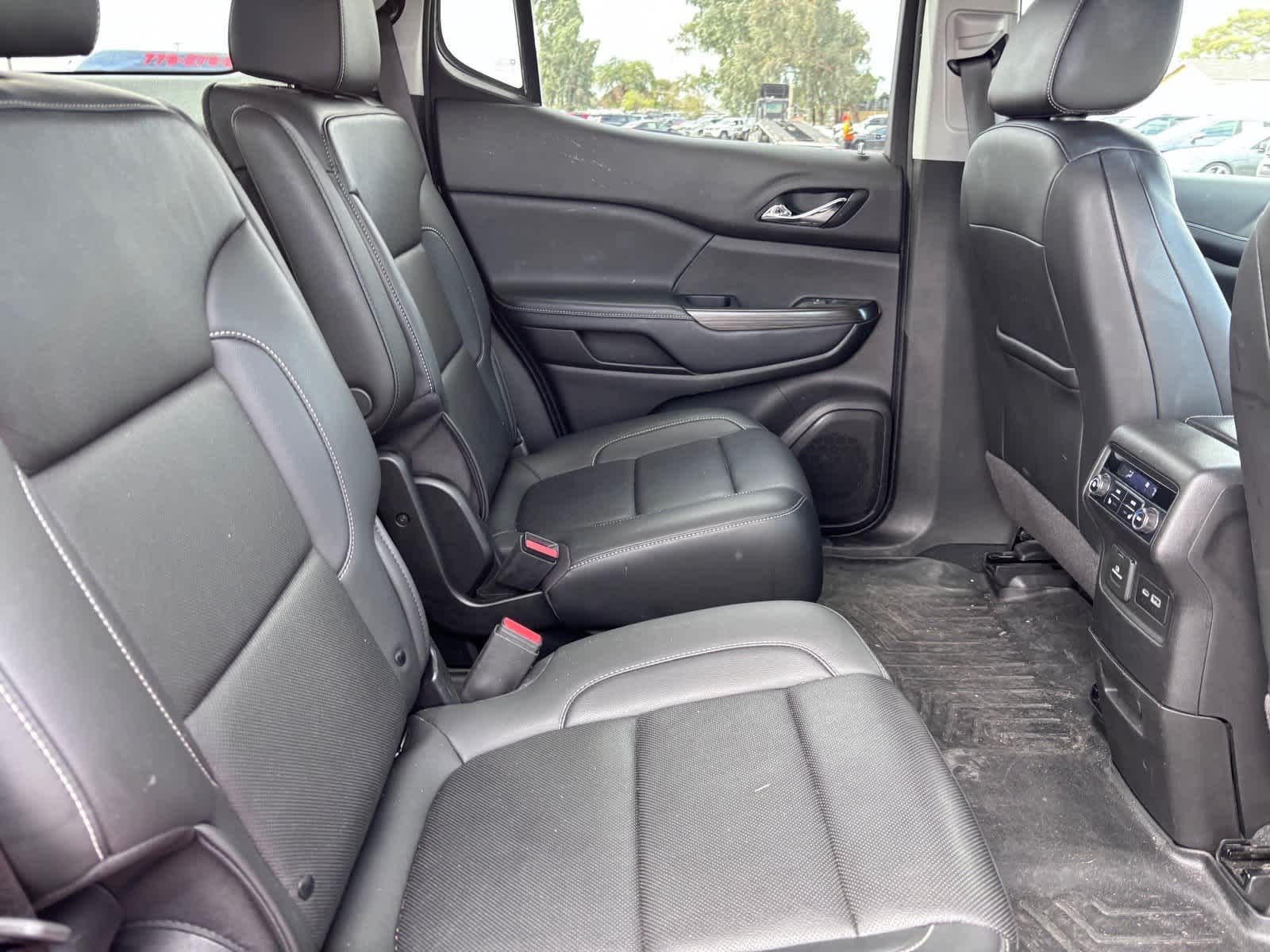 2022 GMC Acadia SLT