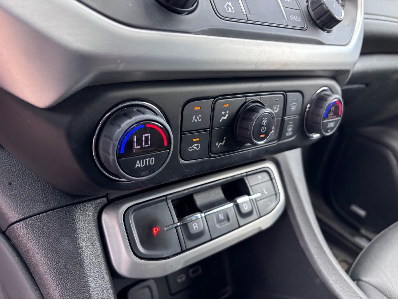 2022 GMC Acadia SLT