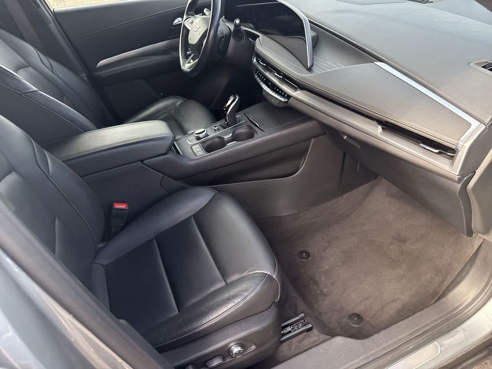 2024 Cadillac XT4 FWD Premium Luxury