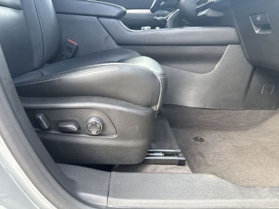 2024 Cadillac XT4 FWD Premium Luxury