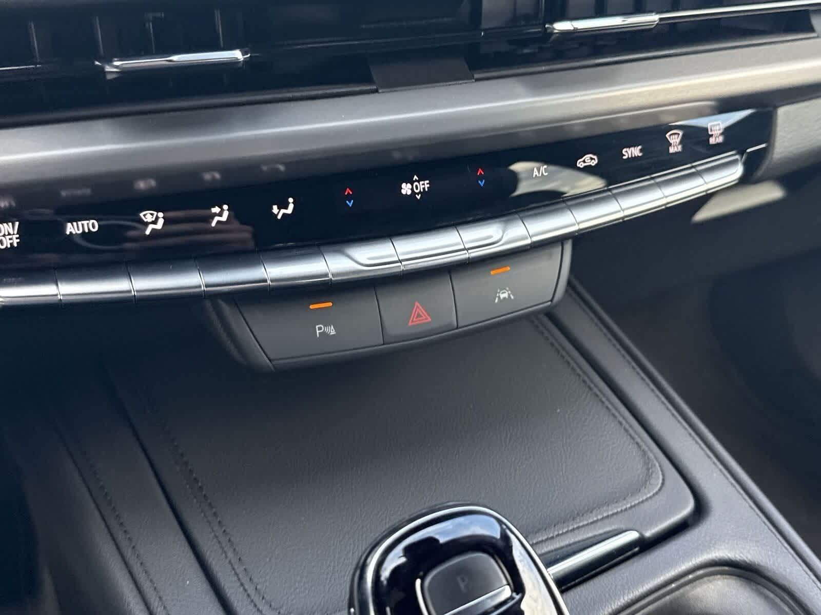 2024 Cadillac XT4 FWD Premium Luxury