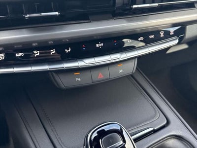 2024 Cadillac XT4 FWD Premium Luxury