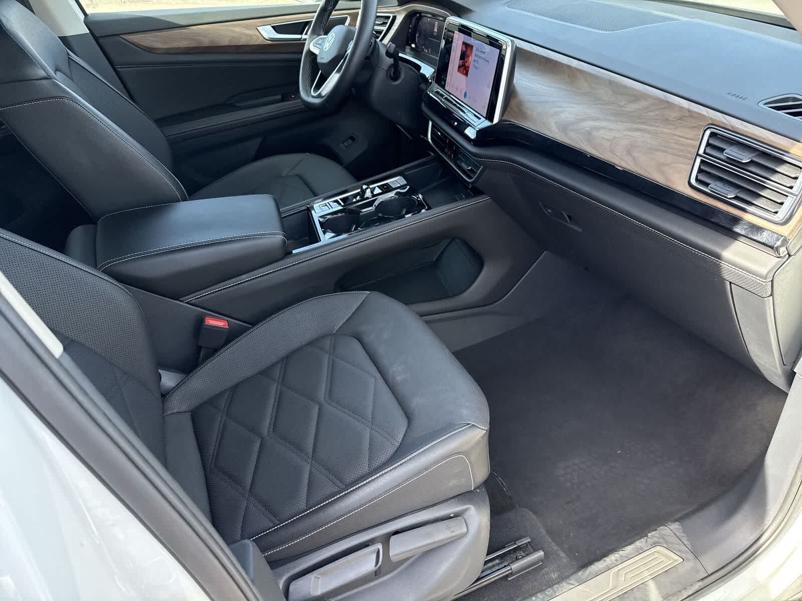 2024 Volkswagen Atlas 2.0T SE w/Technology