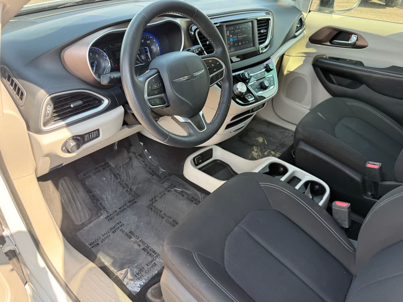 2022 Chrysler Voyager LX