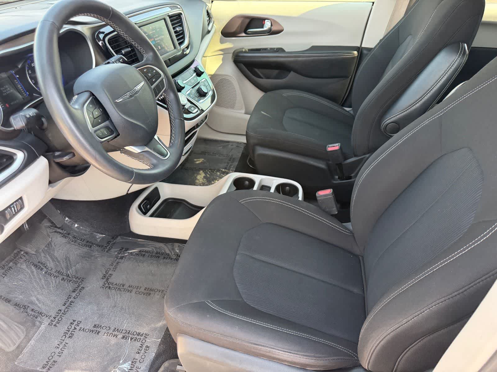 2022 Chrysler Voyager LX