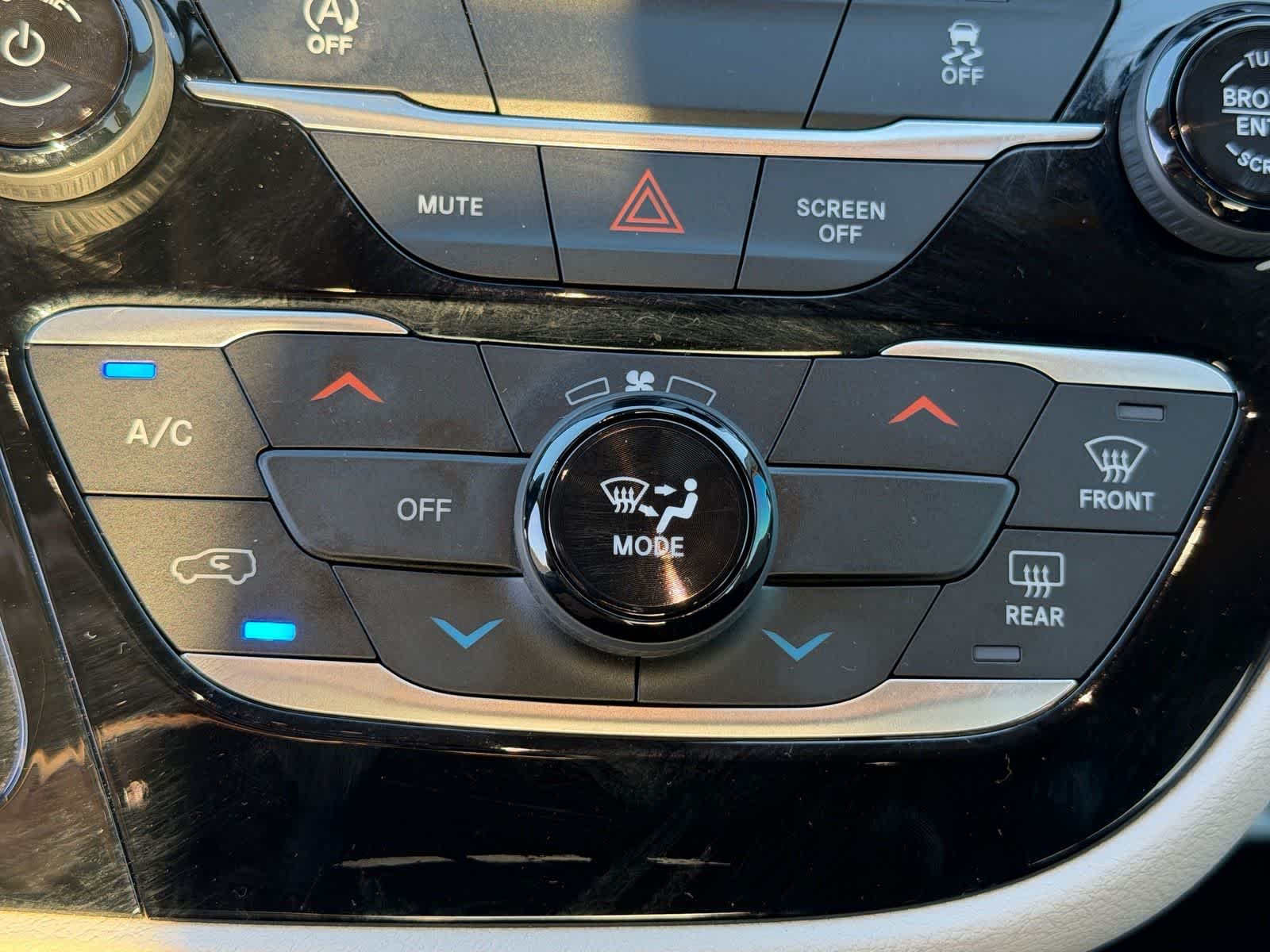 2024 Chrysler Voyager LX
