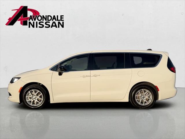 2024 Chrysler Voyager LX