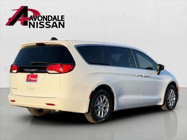 2024 Chrysler Voyager LX