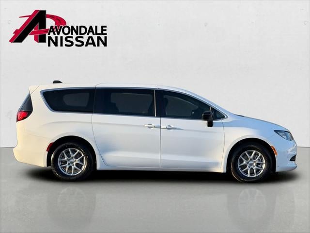 2024 Chrysler Voyager LX