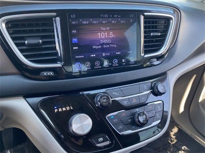 2017 Chrysler Pacifica Touring-L Plus