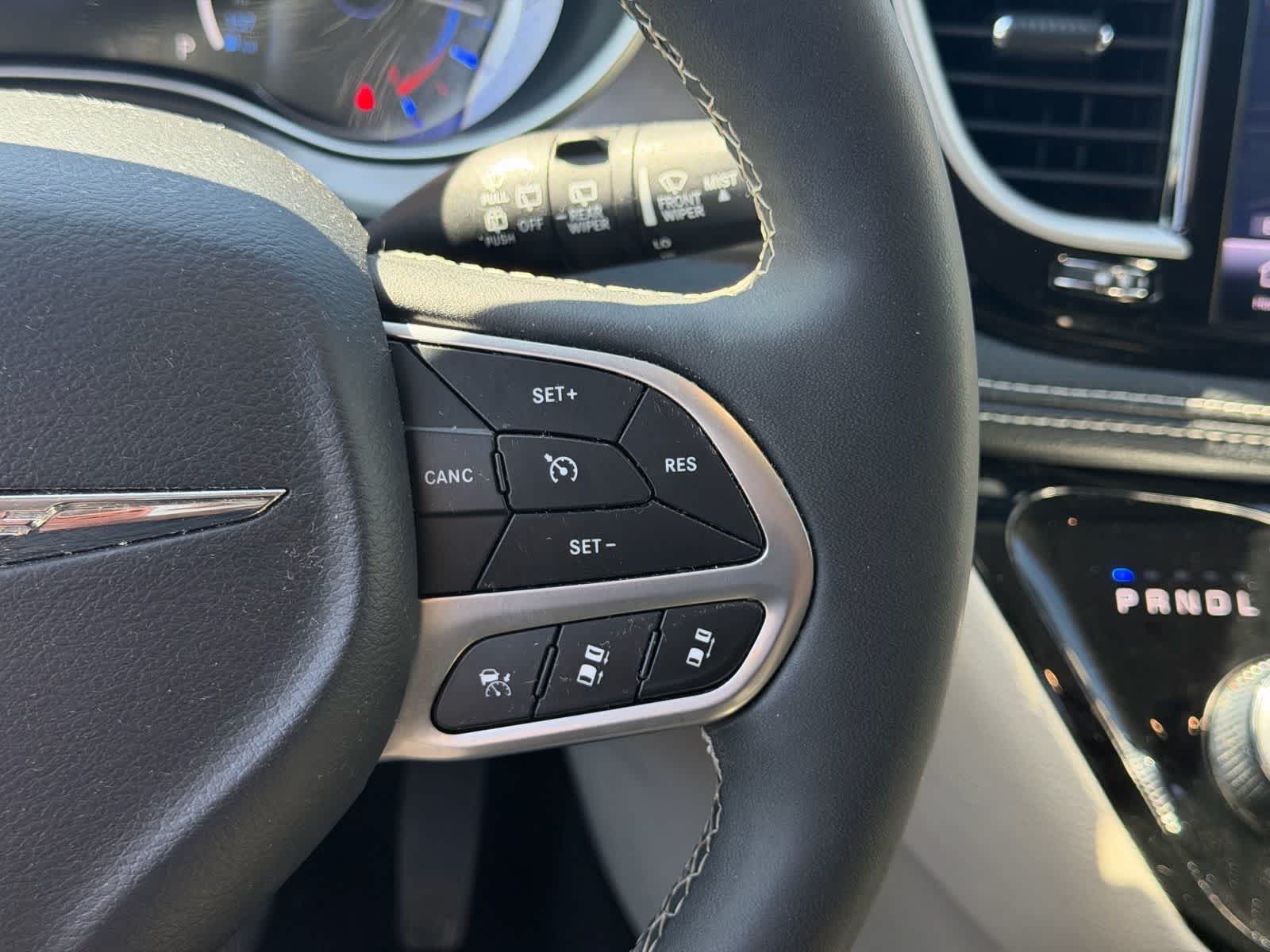 2024 Chrysler Pacifica Hybrid Select