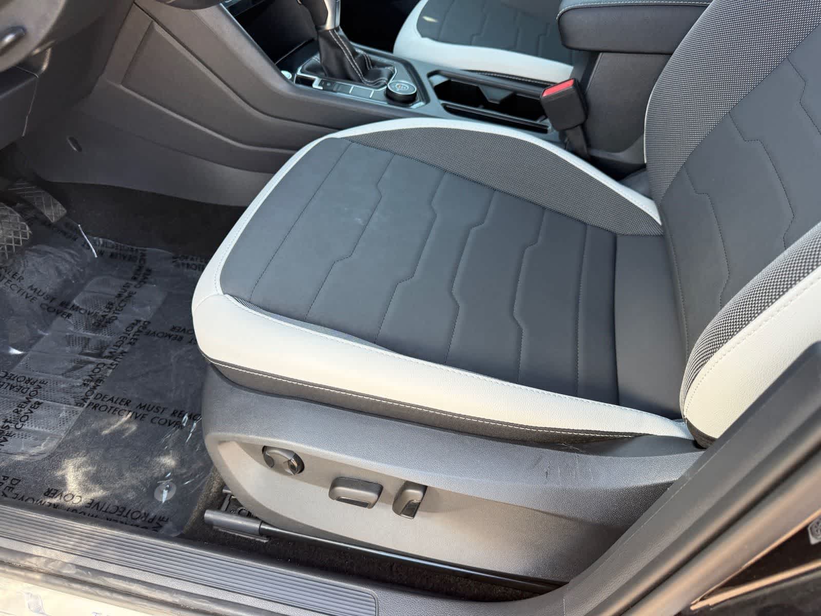 2025 Volkswagen Taos SE