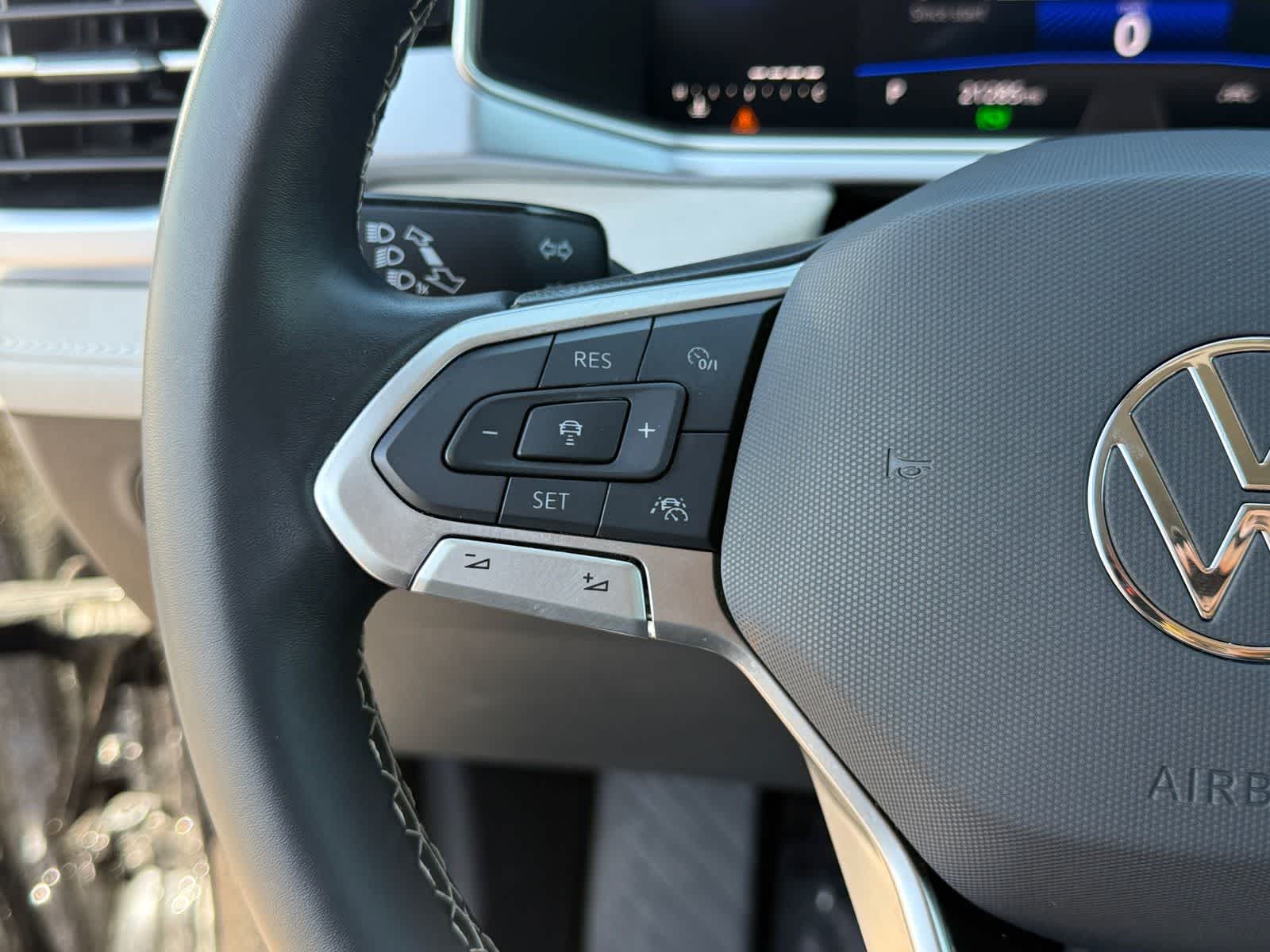 2025 Volkswagen Taos SE