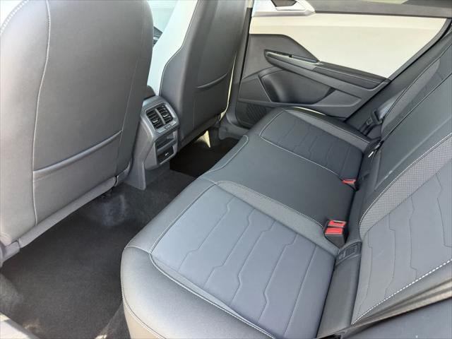 2025 Volkswagen Taos SE