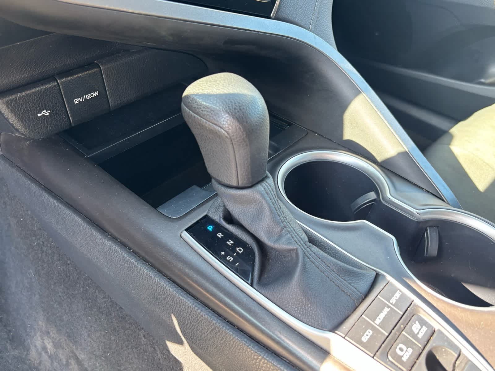 2024 Toyota Camry Hybrid LE