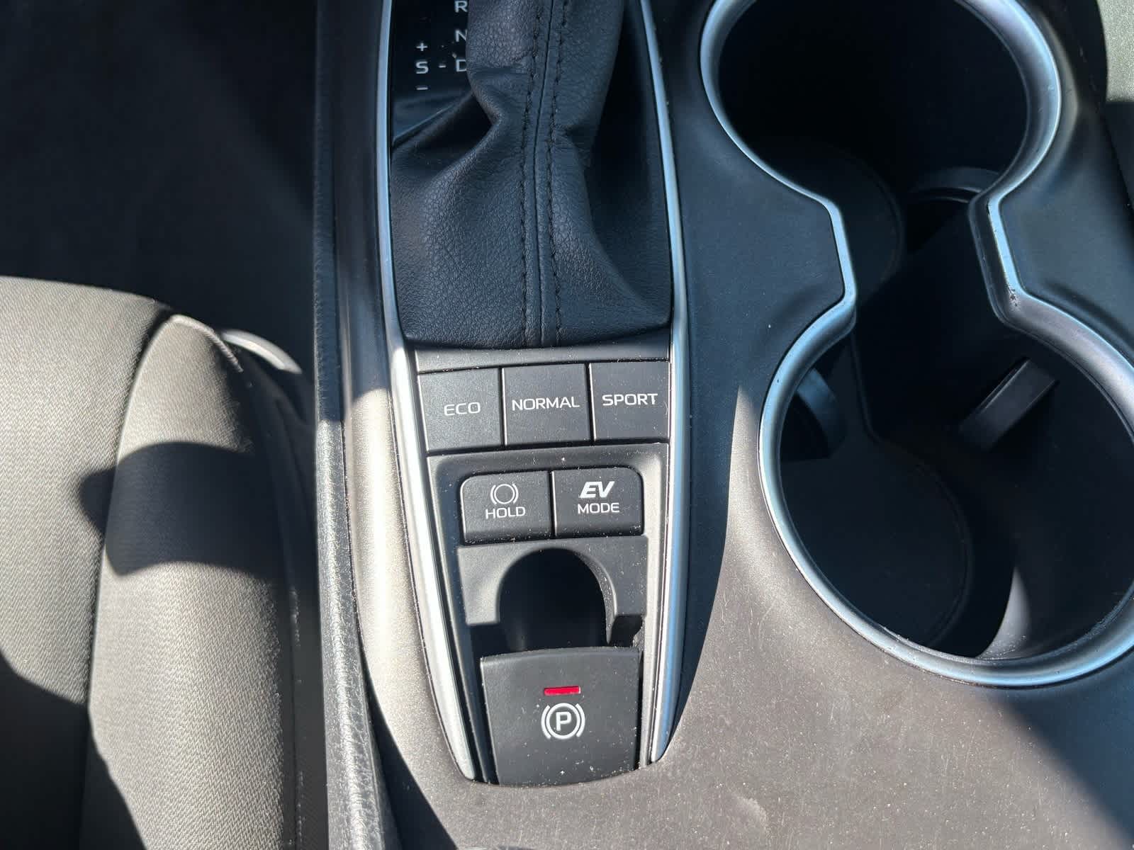 2024 Toyota Camry Hybrid LE