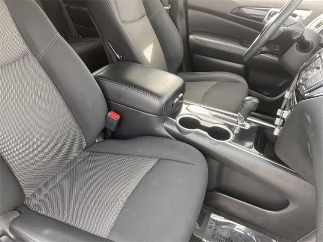 2018 Nissan Pathfinder SV