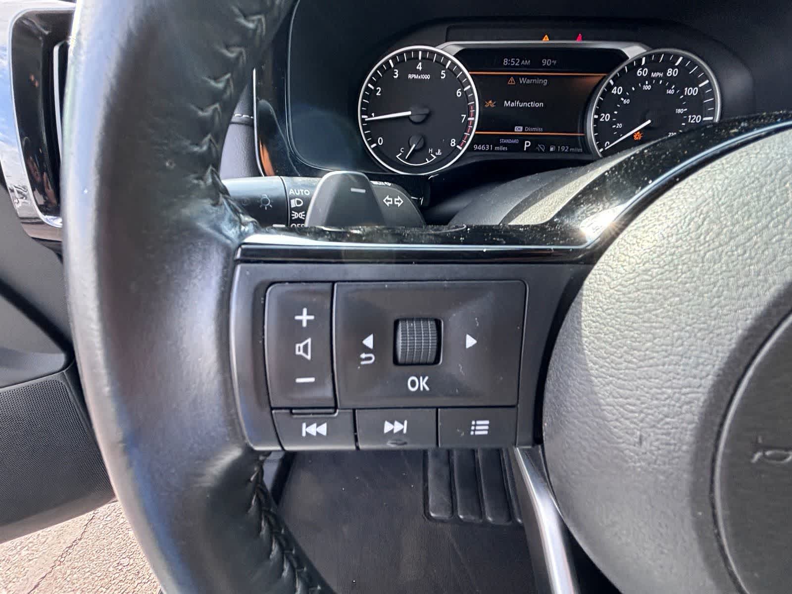 2022 Nissan Pathfinder SV