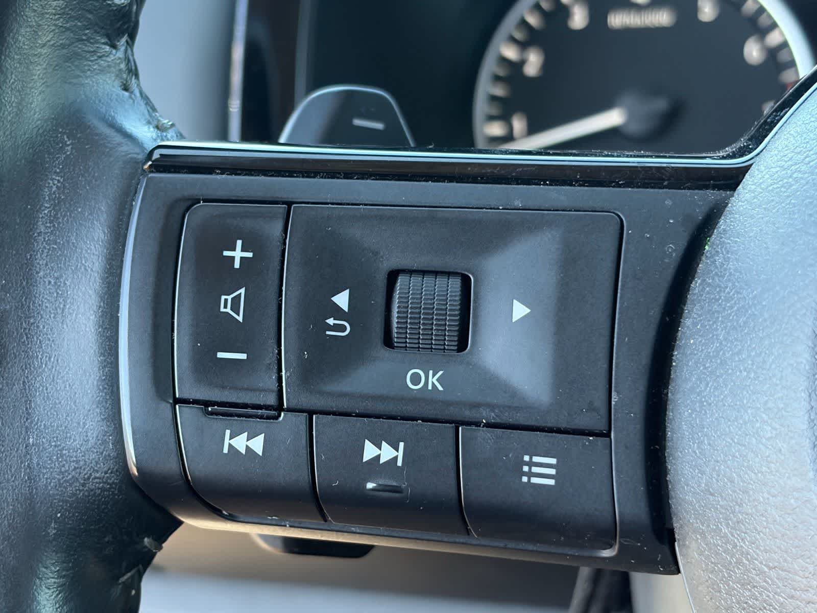 2023 Nissan Pathfinder SV