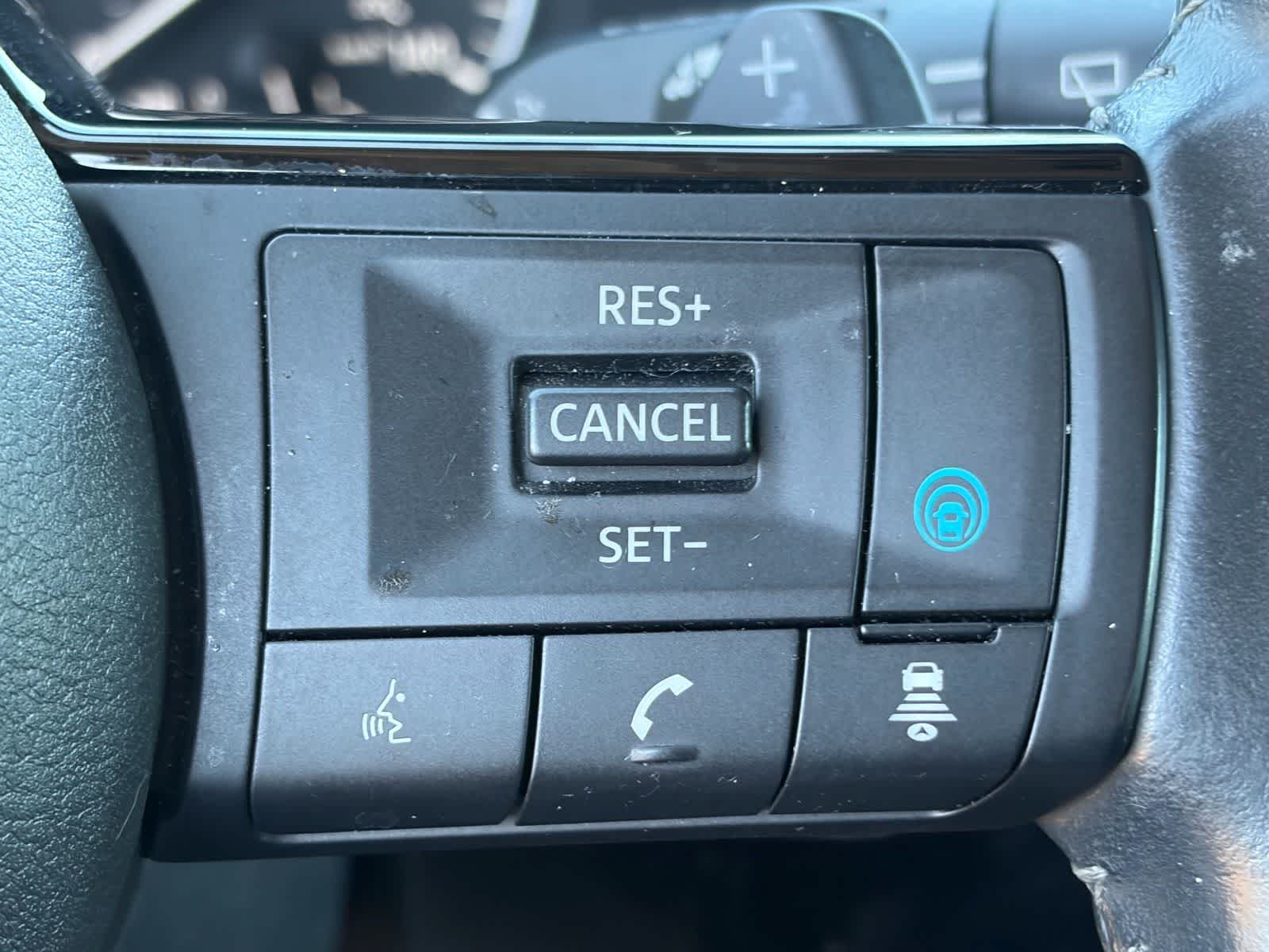 2023 Nissan Pathfinder SV