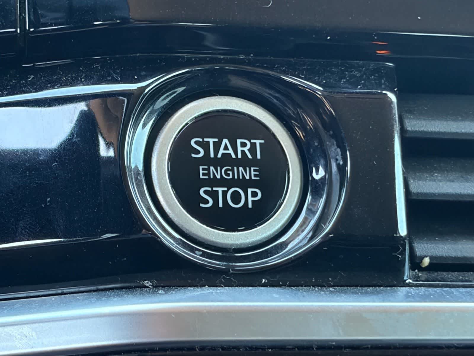 2023 Nissan Pathfinder SV