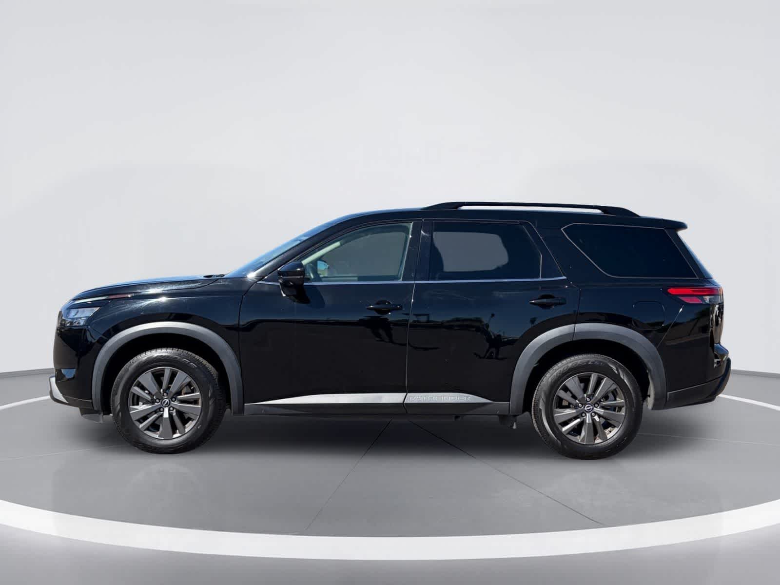 2023 Nissan Pathfinder SV