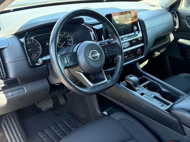 2023 Nissan Pathfinder SV