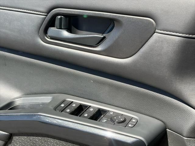 2023 Nissan Pathfinder SV
