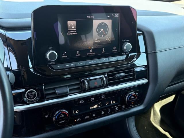 2023 Nissan Pathfinder SV
