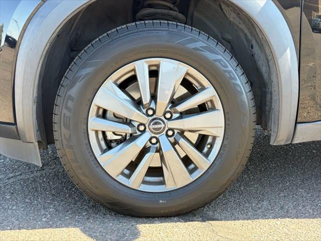 2023 Nissan Pathfinder SV