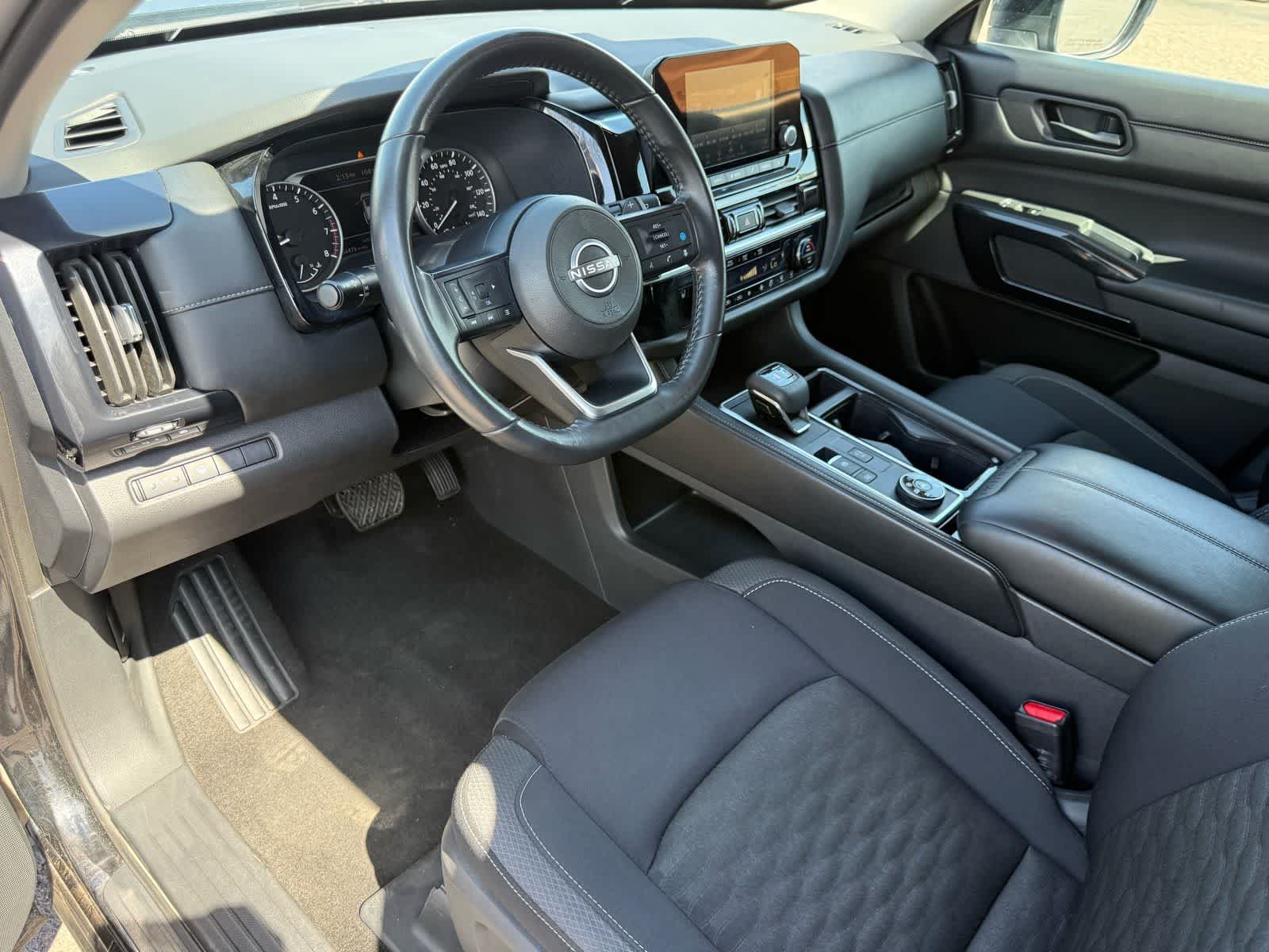 2024 Nissan Pathfinder SV