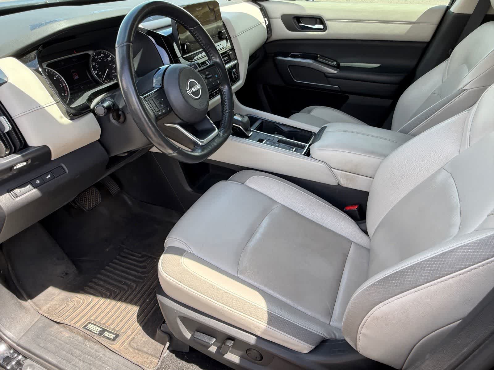 2022 Nissan Pathfinder SL