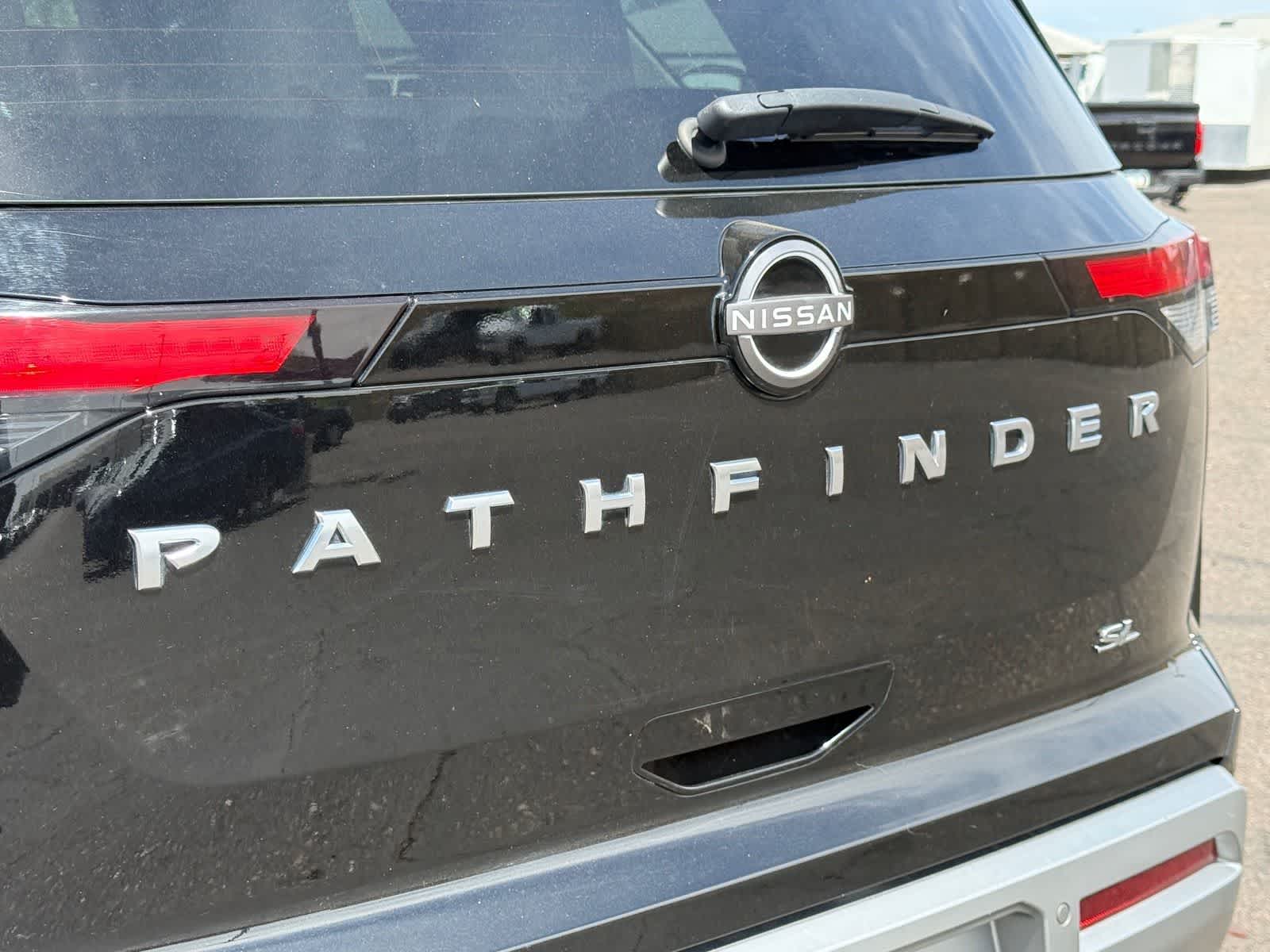 2022 Nissan Pathfinder SL