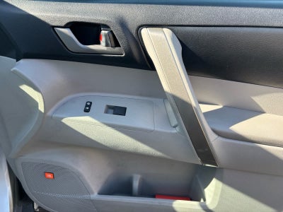 2012 Toyota Highlander SE