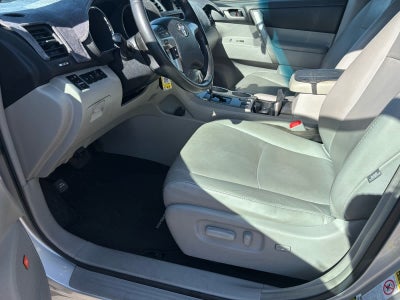 2012 Toyota Highlander SE