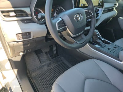 2025 Toyota Highlander XLE