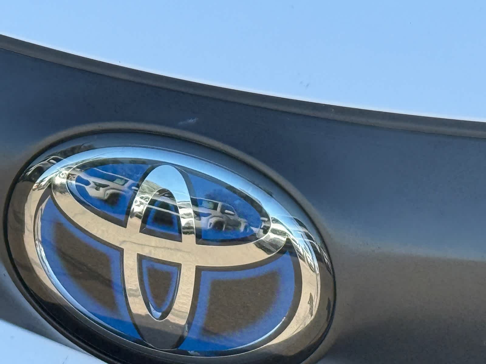 2025 Toyota Sienna LE