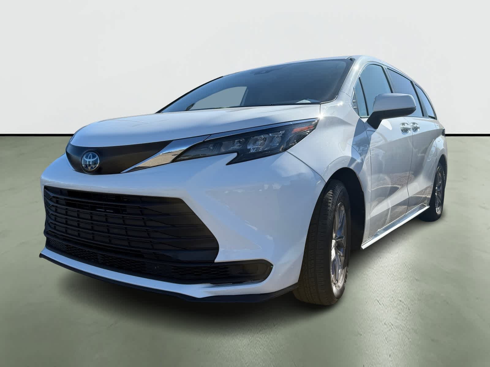 2025 Toyota Sienna LE