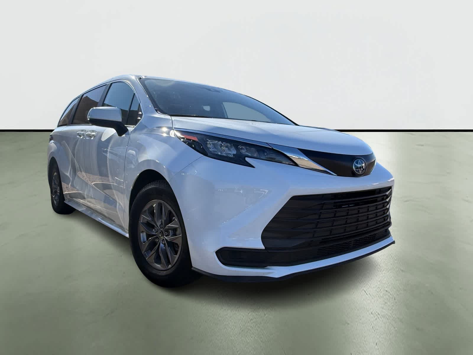 2025 Toyota Sienna LE