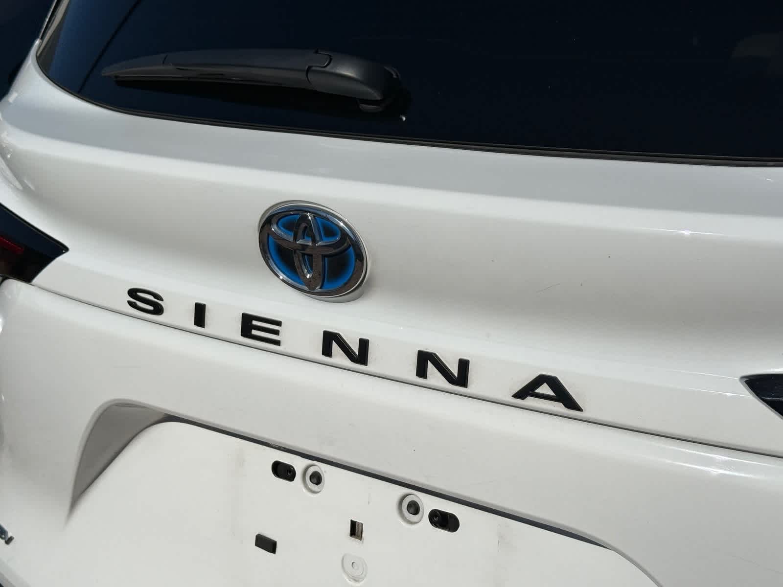 2025 Toyota Sienna LE