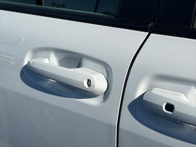 2025 Toyota Sienna LE