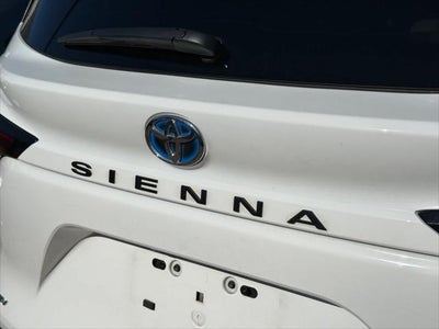 2025 Toyota Sienna LE