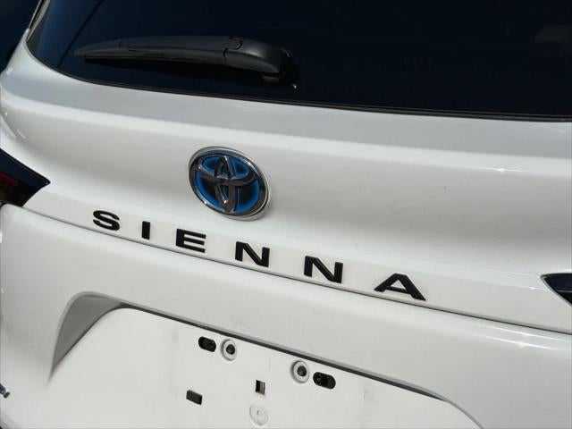 2025 Toyota Sienna LE