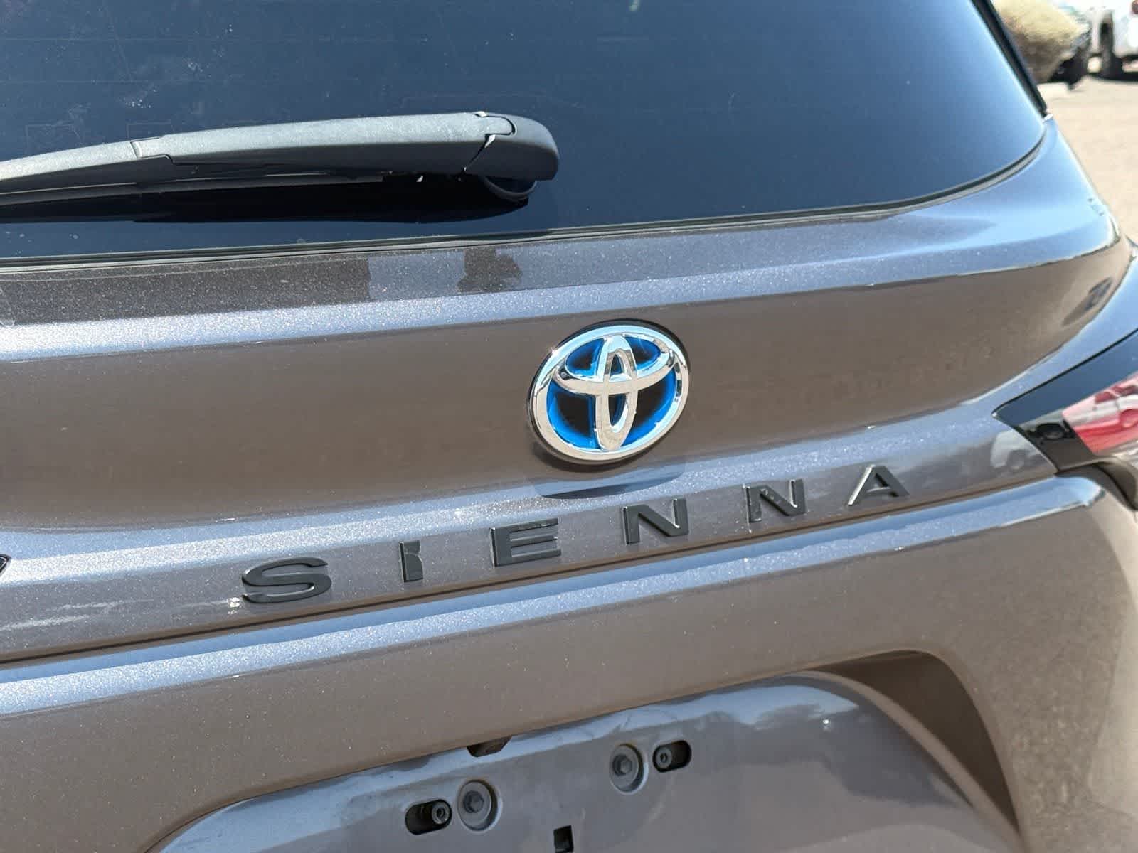 2021 Toyota Sienna LE