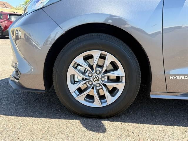 2021 Toyota Sienna LE