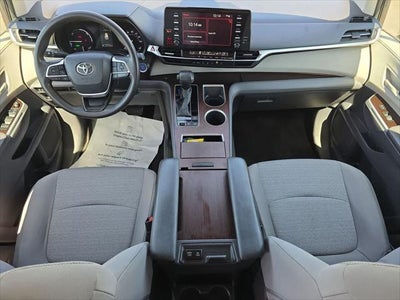 2021 Toyota Sienna LE