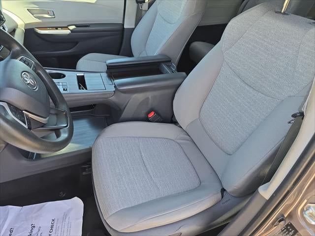 2021 Toyota Sienna LE