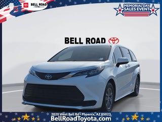 2025 Toyota Sienna LE