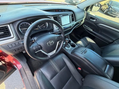 2017 Toyota Highlander SE